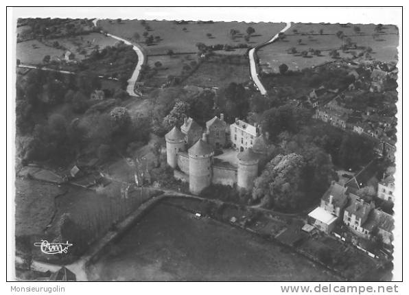 53 )FL) LASSAY, Vue Aérienne, Le Chateau, CPSM 150 X 105 Mm, Ed COMBIER - Lassay Les Chateaux