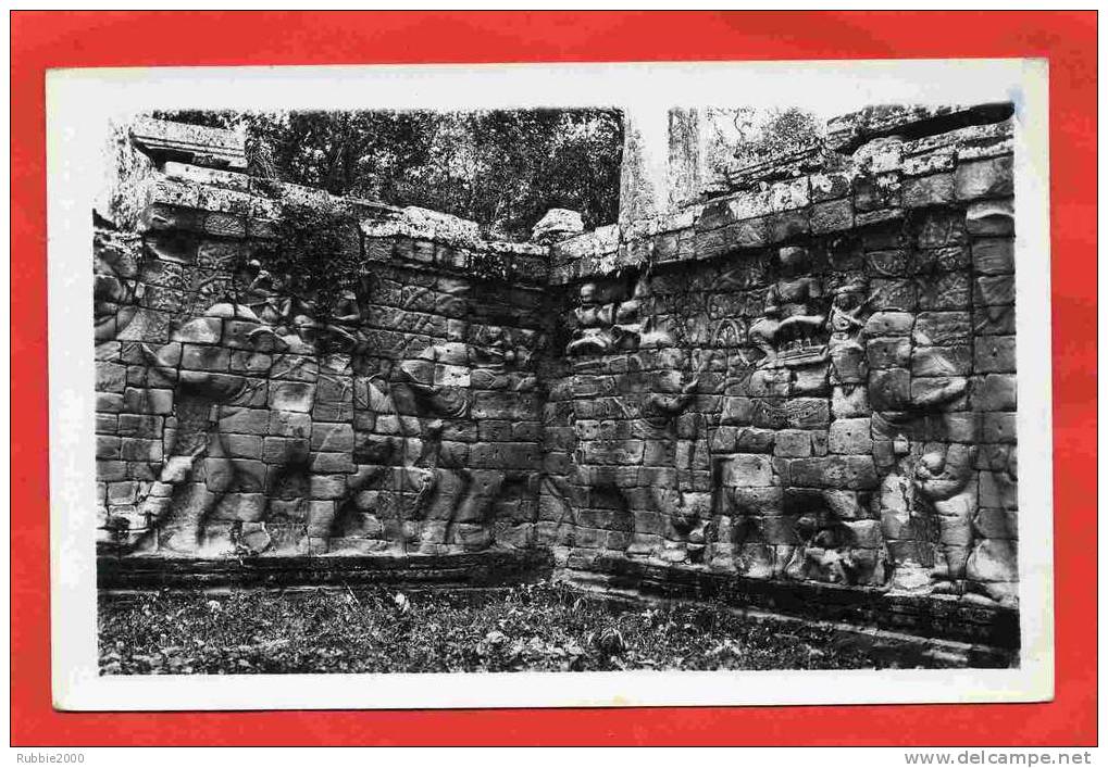 CAMBODGE LA TERRASSE DES ELEPHANTS  CARTE PHOTO EN TRES BON ETAT - Cambodge