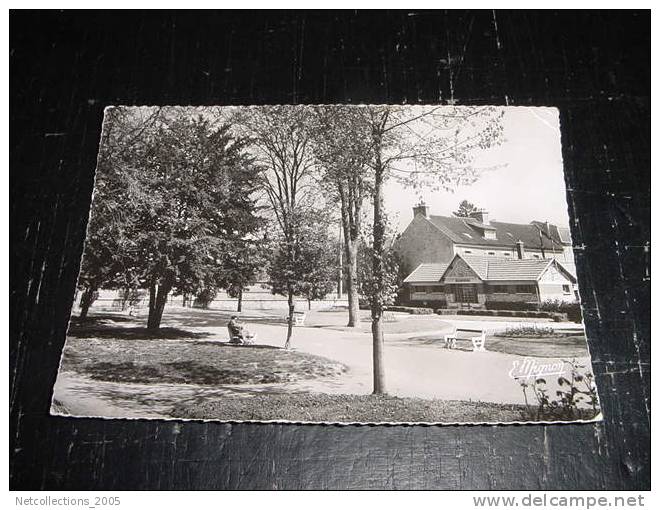 LA FERTE-GAUCHER - LE JARDIN DE LA MAIRIE - 77 SEINE ET MARNE - CARTE POSTALE FRANCE - La Ferte Gaucher