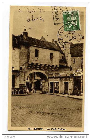 Cpa SEMUR N°45 - Porte Guiller -hotel Des Gourmets Bijouterie Syndicat D'initiative Terrasse Animée -lib Clerc Darcy - Semur