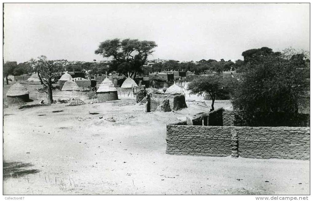 AFRIQUE - NIGER - ZINDER - VILLAGE MAISON AFRICAINE - CPSM 9 X 14 Des ANNEES 1950 - Niger