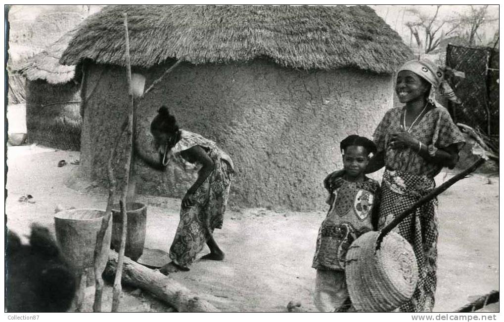 AFRIQUE - NIGER - ZINDER - PILEUSE De MIL - JEUNE FILLE - FILLETTE - CPSM 9 X 14 Des ANNEES 1950 - Niger