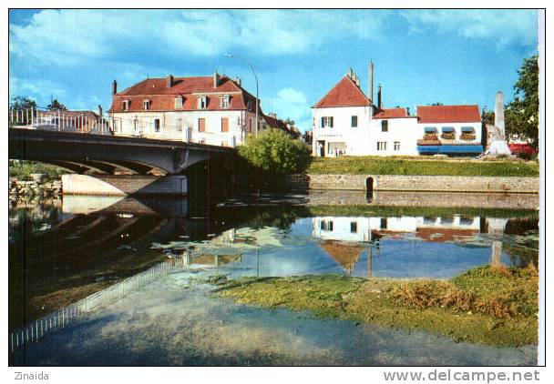 CARTE POSTALE DE GENLIS - LA NORGE ET LE PONT - Autres & Non Classés