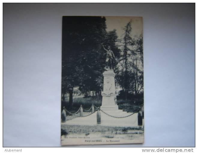 Pacy Sur Eure. Le Monument. - Pacy-sur-Eure