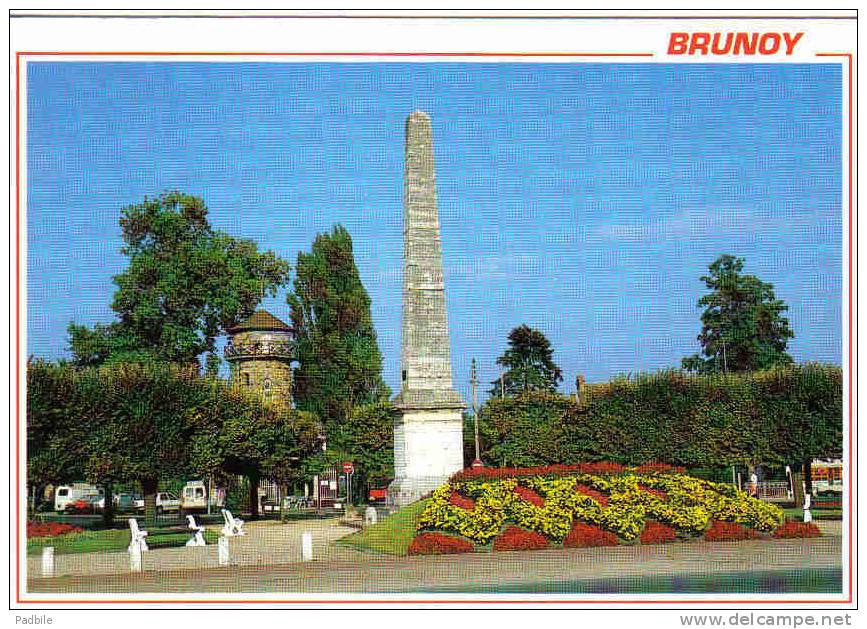 Carte Postale 91. Brunoy  Place De La Pyramide  Trés Beau Plan - Brunoy