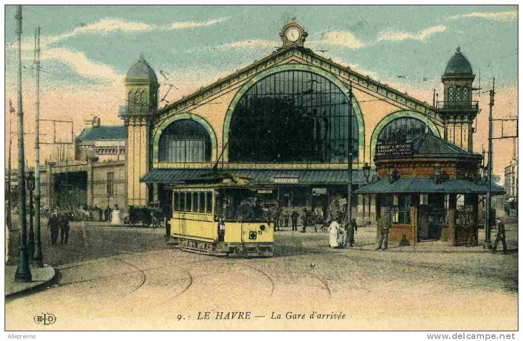 CPA 76 : LE HAVRE  La Gare  Avec TRAM     A VOIR  !! - Stazioni