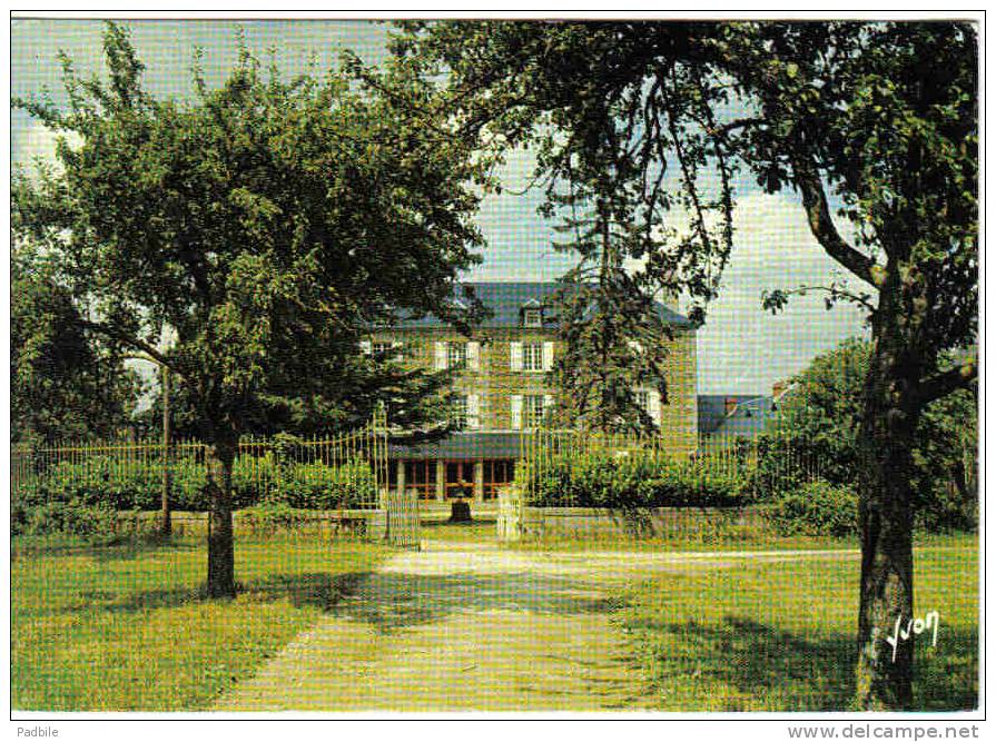 Carte Postale   53.  Pré-en-Pail  " La Chauvinière" Le Chateau Du Centre De Vacances Trés Beau Plan - Pre En Pail