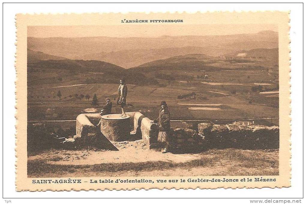 Saint Agrève  La Table D'orientation Vue Sur Le Gerbier Des Joncs Et Le Mézenc   SAINT AGREVE - Saint Agrève