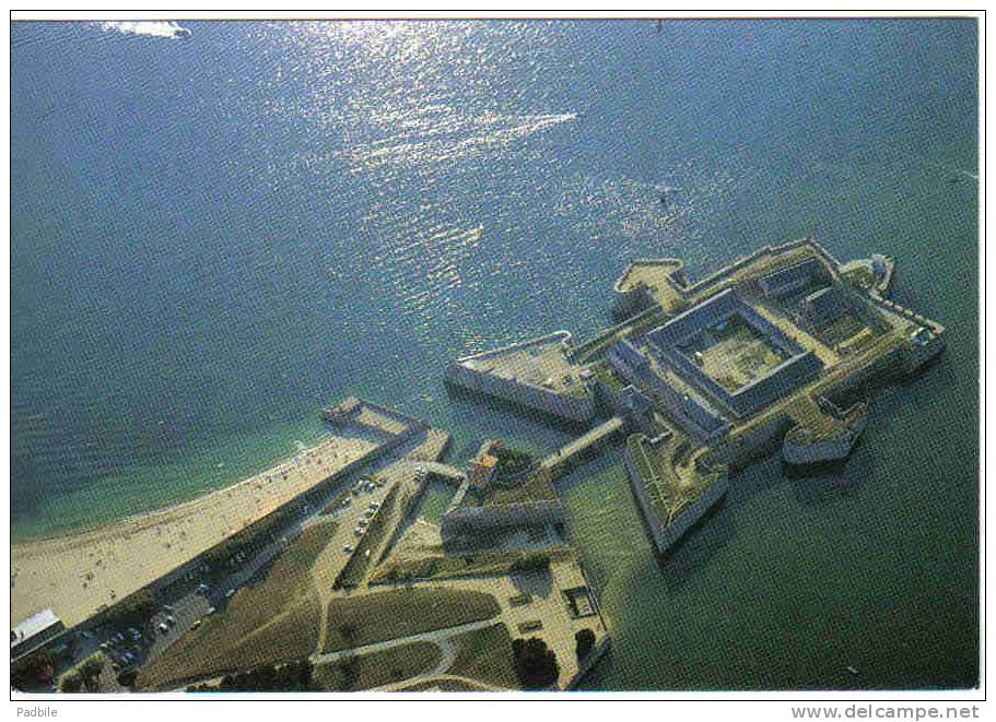 Carte Postale 56. Port-Louis  La Citadelle Vue D'avion  Trés Beau Plan - Port Louis