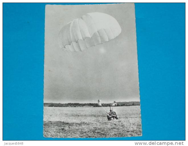 40) Mont De Marsan - Un Saut En Parachute  - Année 1962 - EDIT Desprats - Mont De Marsan