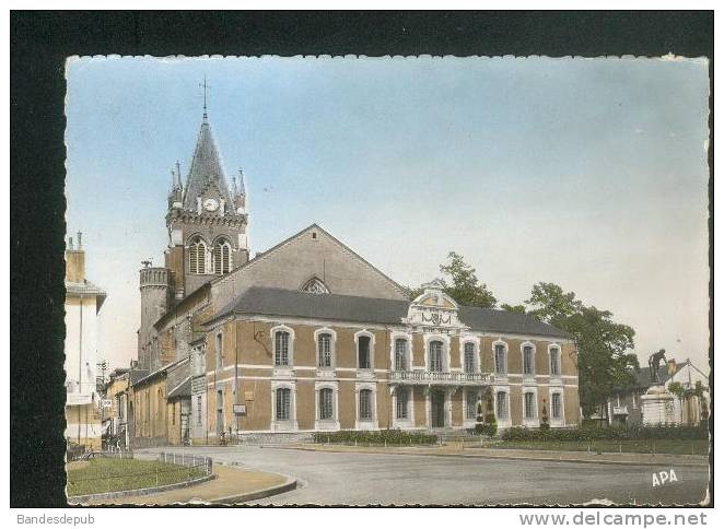 CPSM - Vic En Bigorre ( 65) - Hôtel De Ville Et Clocher De L' église ( APA POUX 8) - Vic Sur Bigorre