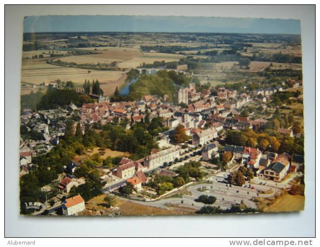 Vue Aérienne De LA ROCHE POSAY . C.p.m. 15x10. - La Roche Posay