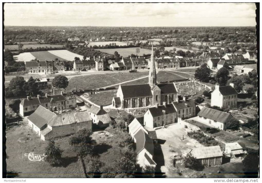 Montpinchon Manche 50. L'Eglise Et Le Bourg. Vue Aérienne. - Autres & Non Classés