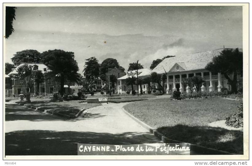 GUYANE - CAYENNE - PLACE DE LA PREFECTURE - - Cayenne