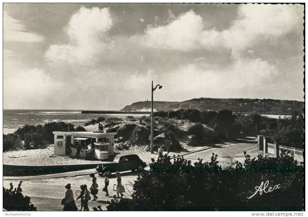 Barneville-sur-Mer Manche 50. La Plage. Entrée De La Rampe. Traction Avant Citroën. WC Publics. - Barneville