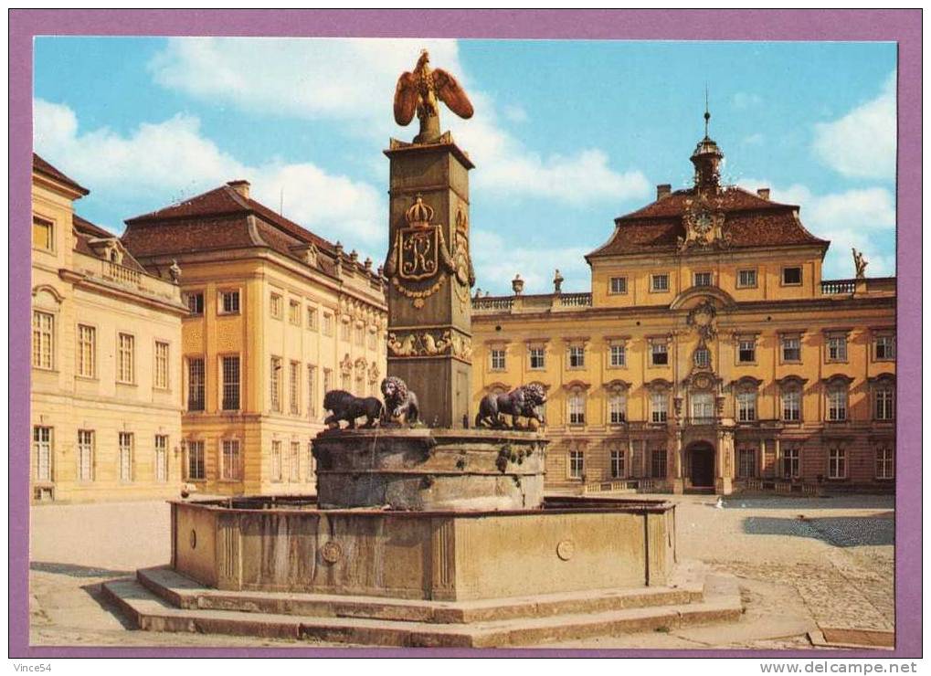 LUDWIGSBURG  -  Im Schlosshof - Ludwigsburg