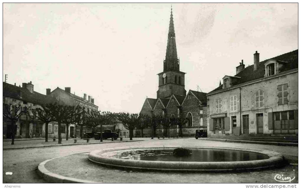 CPSM 21 : MEURSAULT   Place Et   église   A VOIR !! - Meursault