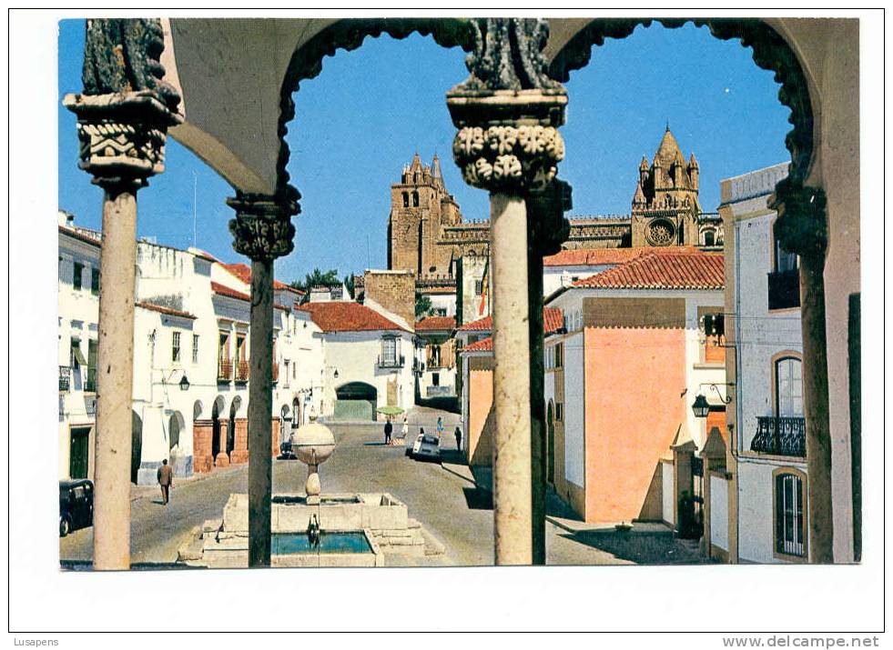 Portugal Cor 0710 – Alentejo – Évora – Portas De Moura E Catedral. Carros Old Cars - Evora