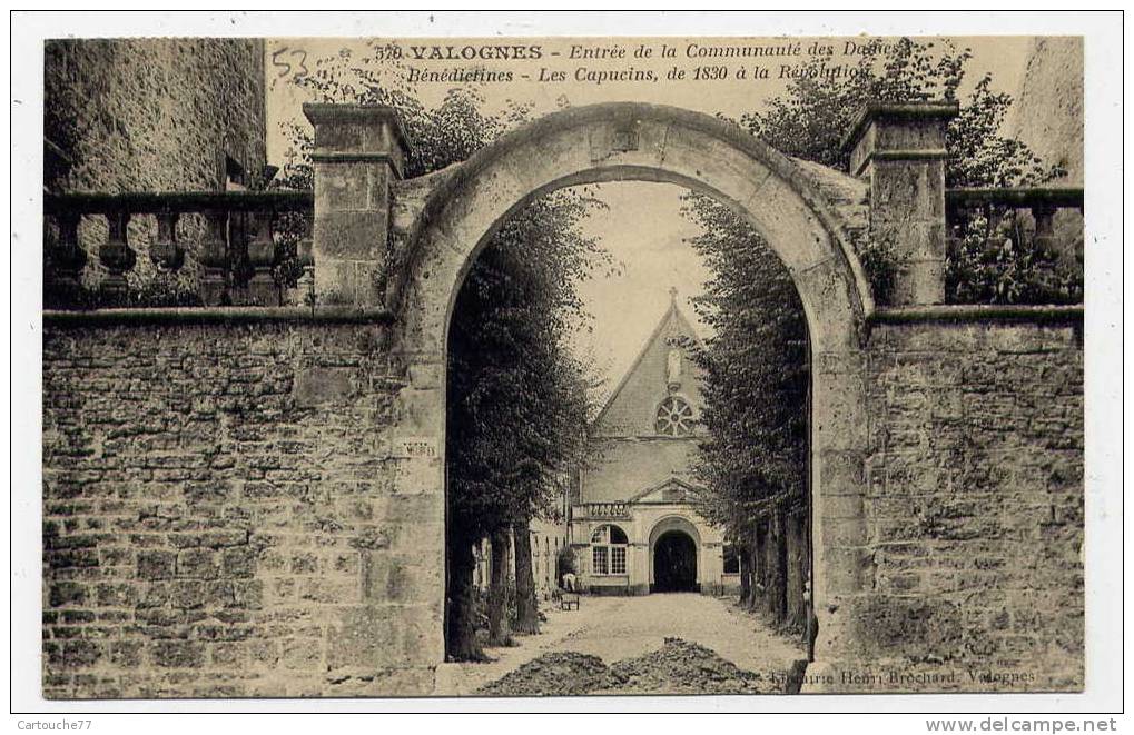 K9 - VALOGNES - Entrée De La Communauté Des Dames Bénédictines - Les Capucins De 1830 à La Révolution (1925) - Valognes