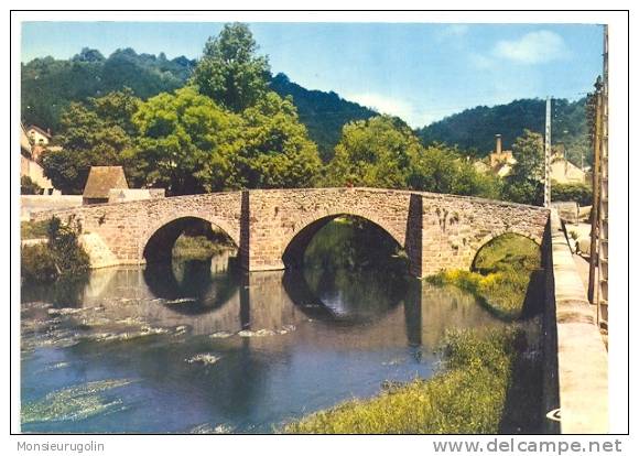 23) FL) CHAMBON SUR VOUEIZE, CPM 150 X 105 Mm, Le Pont Romain Sur La Voueize, 0004 Ed Combier - Chambon Sur Voueize