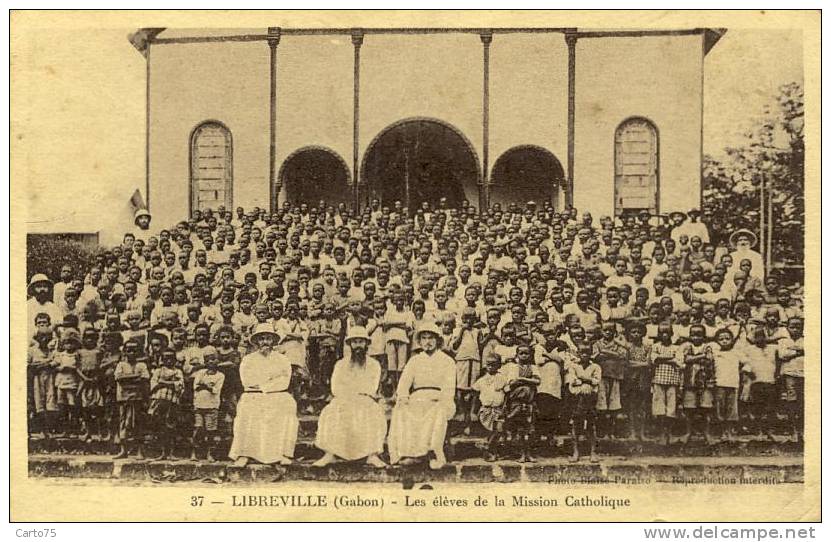 AFRIQUE - GABON - LIBREVILLE - Les Elèves De La Mission Catholique - Religion - Gabon