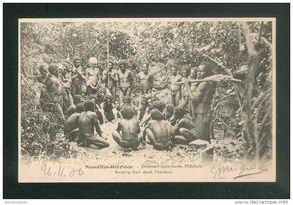 Nouvelles Hébrides - Malakula - Indigènes Enterrant Leurs Morts (ethnologie éditeur Non Précisé Daté à La Main De 1906) - Vanuatu