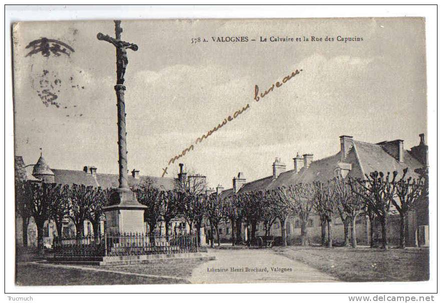 F2976 - VALOGNES - Le Calvaire Et La Rue Des Capucins - Valognes