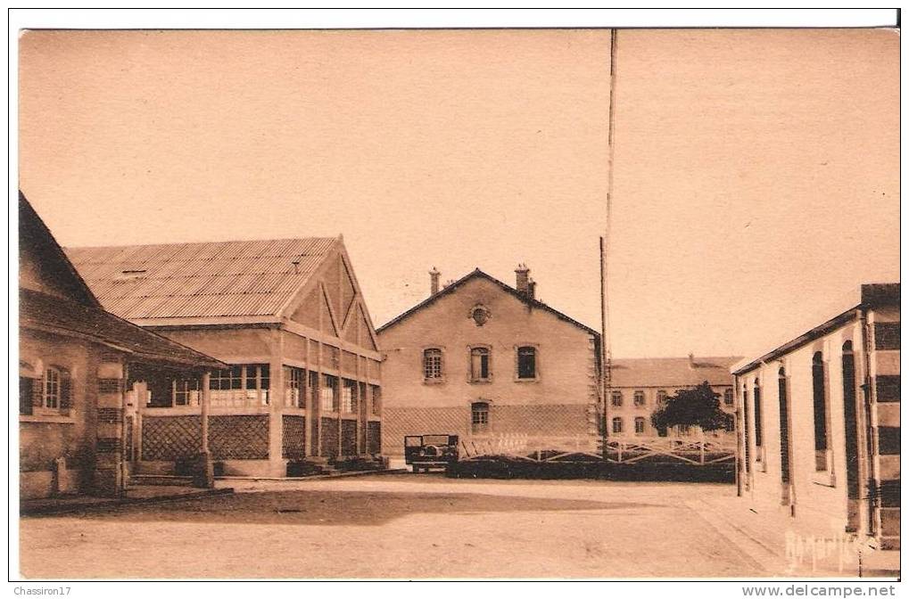 79 - SAINT- MAIXENT - Ecole Militaire De L´Infanterie Et Des Chars De Combat...Caserne Coiffé... - Saint Maixent L'Ecole