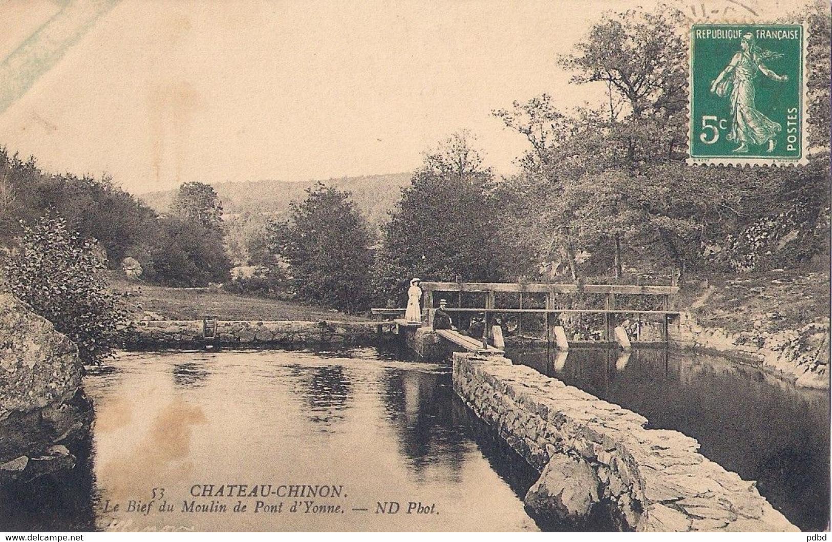 58 . CHATEAU-CHINON . 2 CPA .  Moulin .VG Près Du Calvaire . - Chateau Chinon