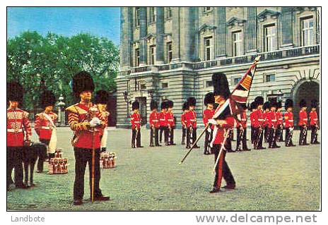 London. Changin The Guard Ceremony At Buckingham - Buckingham Palace