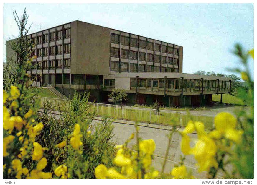 Carte Postale 57. Creutzwald  Le Lycée Trés Beau Plan - Creutzwald