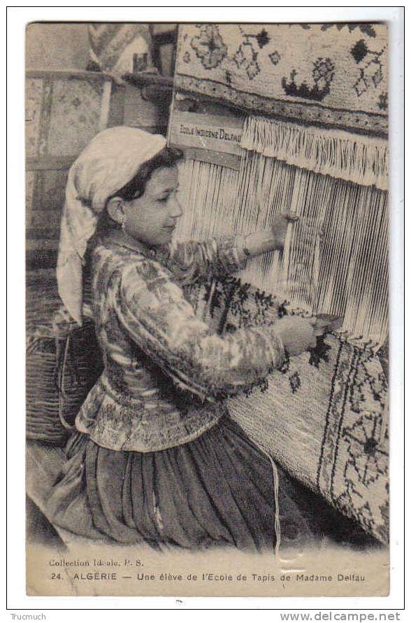 6611 - ALGERIE - Une élève De L' Ecole De Tapis De Madame Delfau - Métiers