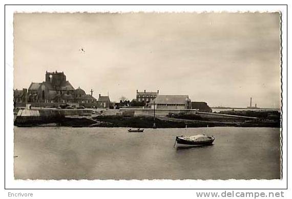 Cpsm BARFLEUR - Canot Et Station De SAUVETAGE - Eglise Phare De GATTEVILLE - Ed Le Goubey 55 8894 - Barfleur