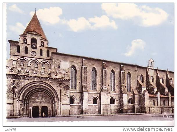 MOISSAC -  Vue D´Ensemble De L´Eglise Abbatiale SAINT PIERRE    -  N° 30 - Moissac