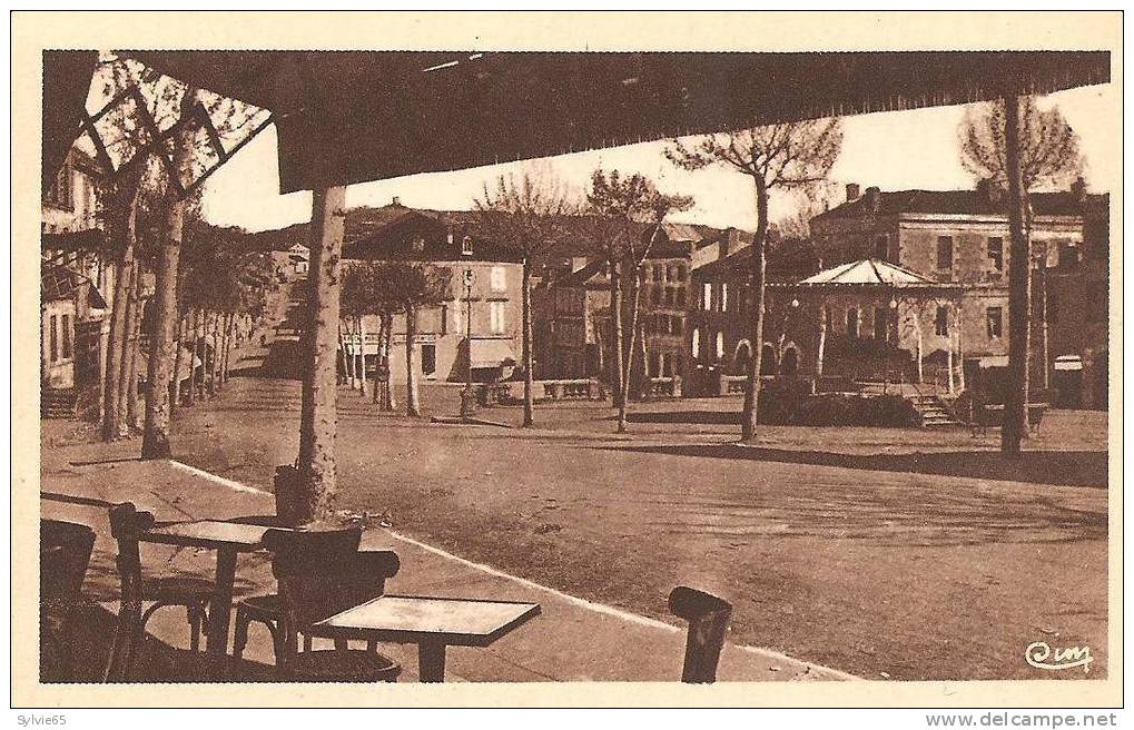 VIC FEZENSAC- Place De La Mairie +le Kiosque - Vic-Fezensac