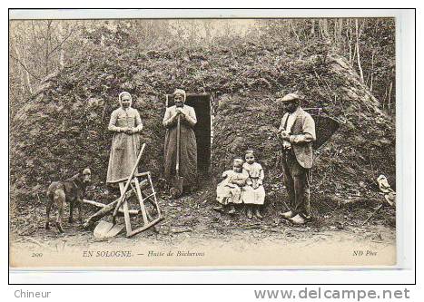 EN SOLOGNE HUTTE DE BUCHERONS LOCALISE A CHAMBORD - Chambord