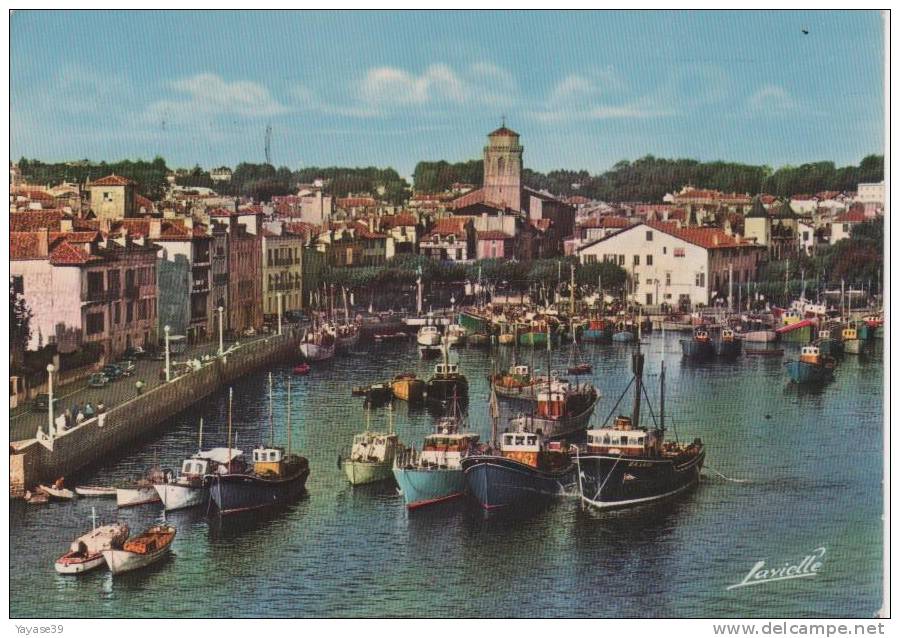 64 Saint Jean De Luz Vue Générale Sur Le Port Bateaux La Maison De L´infante L´église Et La Maison Louis XIV En 1960 ? - Saint Jean De Luz