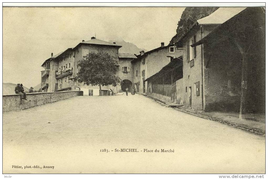 CPA (73) SAINT   MICHEL DE MAURIENNE    Place Du Marché - Saint Michel De Maurienne