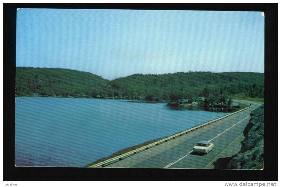 Canadian Lake Superior Post Card Series - The Trans Canada Highway Skirting Walker Lake Near Schreiber Ontario - Sonstige & Ohne Zuordnung