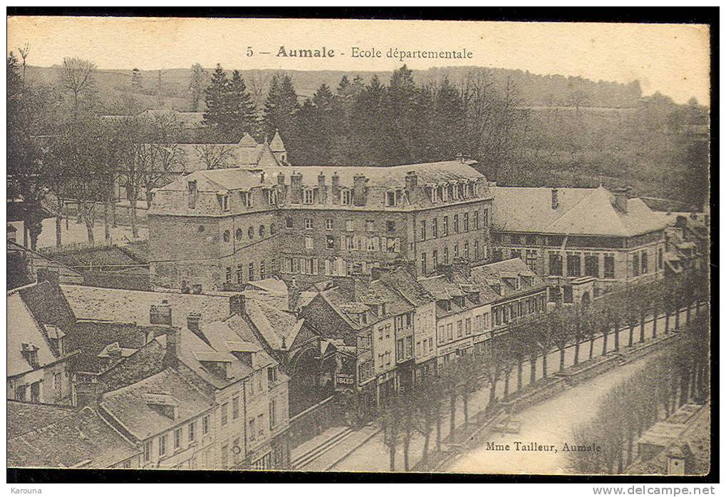 76 - AUMALE - Ecole Départementale - 1917 - Aumale