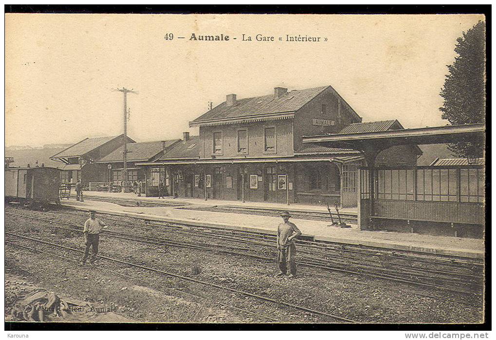 76 - AUMALE - La Gare "intérieur" - Animée - 1917 - Aumale