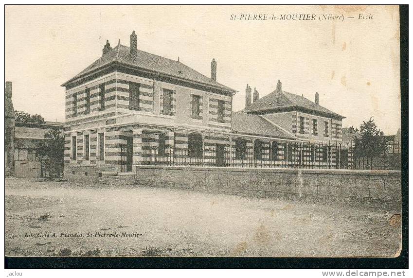 ECOLE DE SAINT PIERRE LE MOUTIER REF 4877 - Saint Pierre Le Moutier