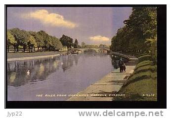 Jolie CP Ancienne Animée Angleterre Evesham The River From Workman's Gardens - Avon - Ed Valentine 4458 - Autres & Non Classés