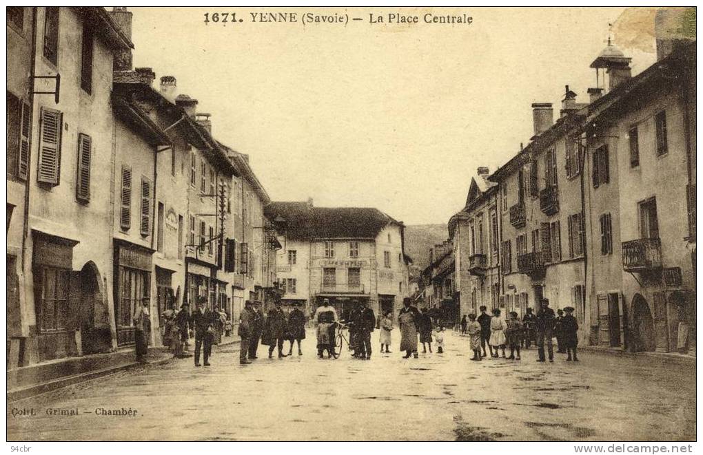 CPA (73)   YENNE  La Place Centrale - Yenne