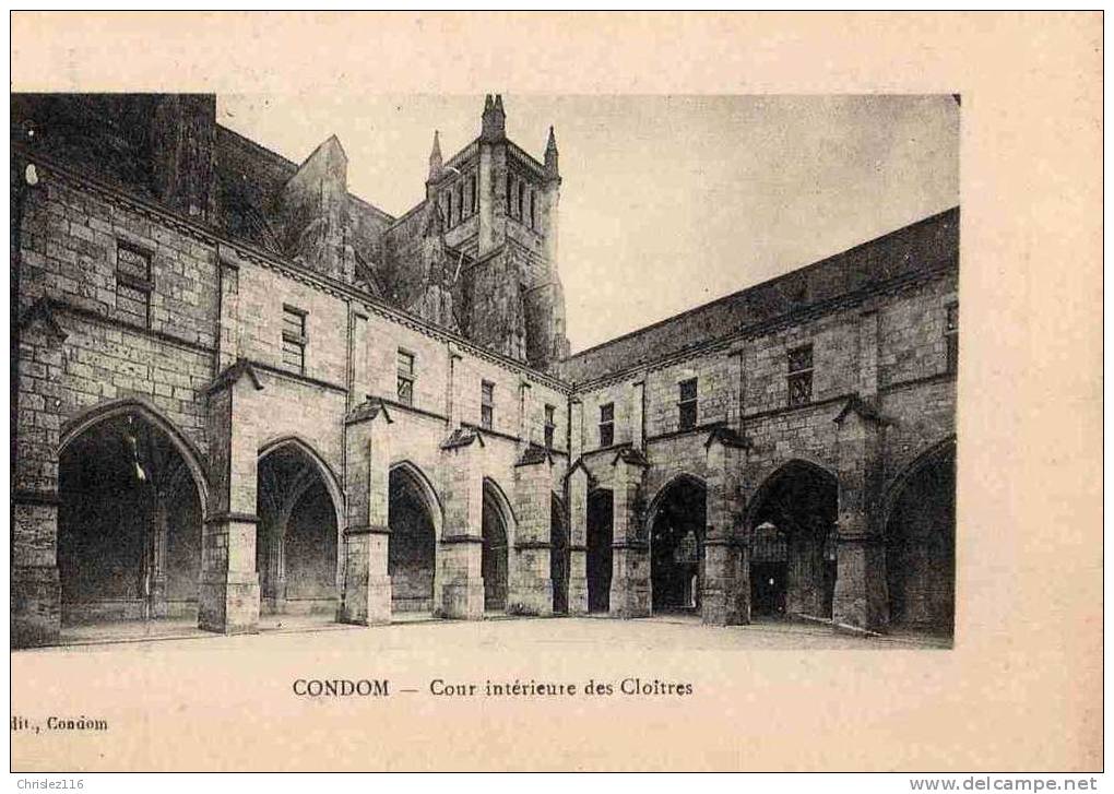 32 CONDOM Cour Intérieur Des Cloitres  1917 - Condom