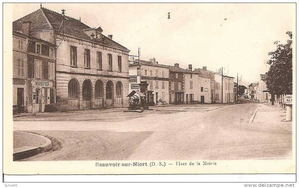 BEAUVOIR-sur-NIORT- Place De La Mairie - Beauvoir Sur Niort