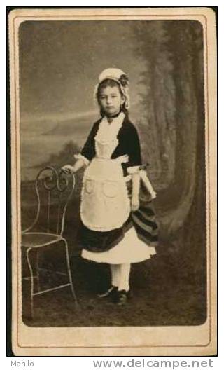 Photo D'une JEUNE LORRAINE En Costume Traditionnel 5.5x9.5 -par BARTHELEMY Photographes 6 Rue Des 4 Eglises à NANCY(A29 - Anciennes (Av. 1900)