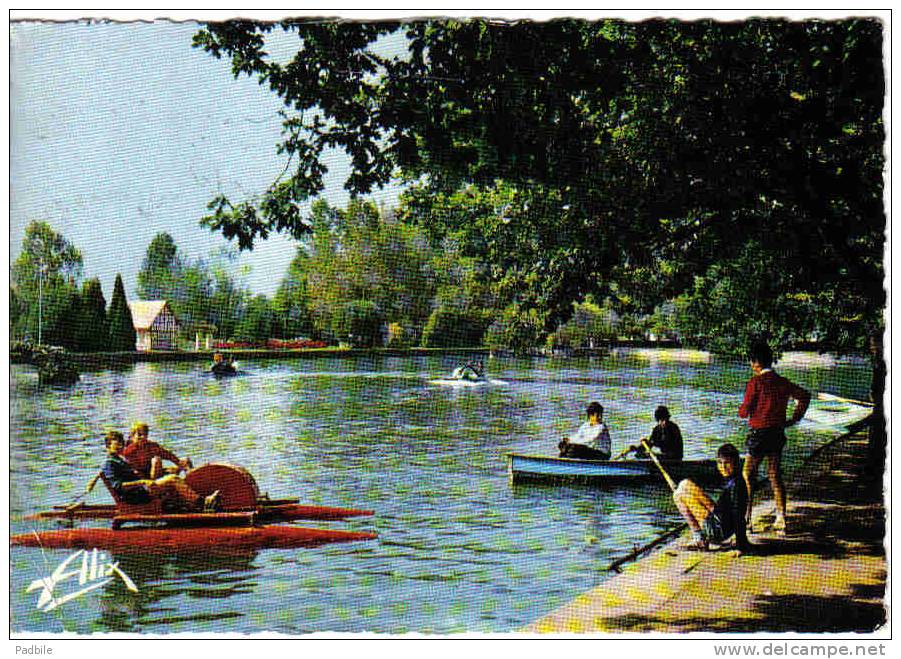 Carte Postale 65.  Lannemezan   Hopital Psychiatrique  Canotage Sur Le Lac Du Parc   Trés Beau Plan - Lannemezan