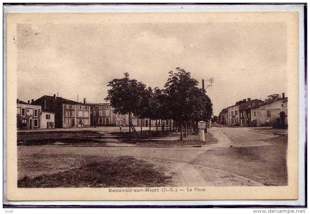 BEAUVOIR SUR NIORT - LA PLACE - Beauvoir Sur Niort