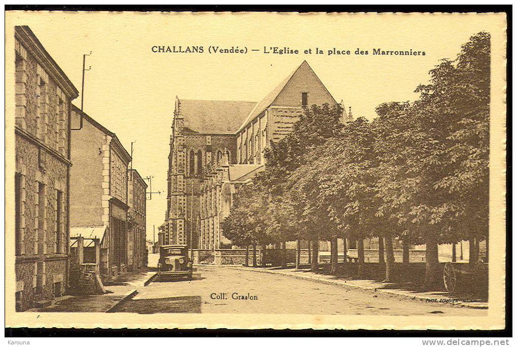 85 - CHALLANS - L'Eglise Et La Place Des Marronniers - Voiture - Challans